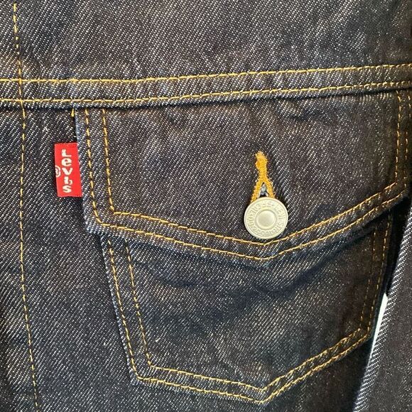 Levi Strauss & Co Blue Denim Moisture Wicking Lightweight Trucker Jacket… - Picture 2 of 9